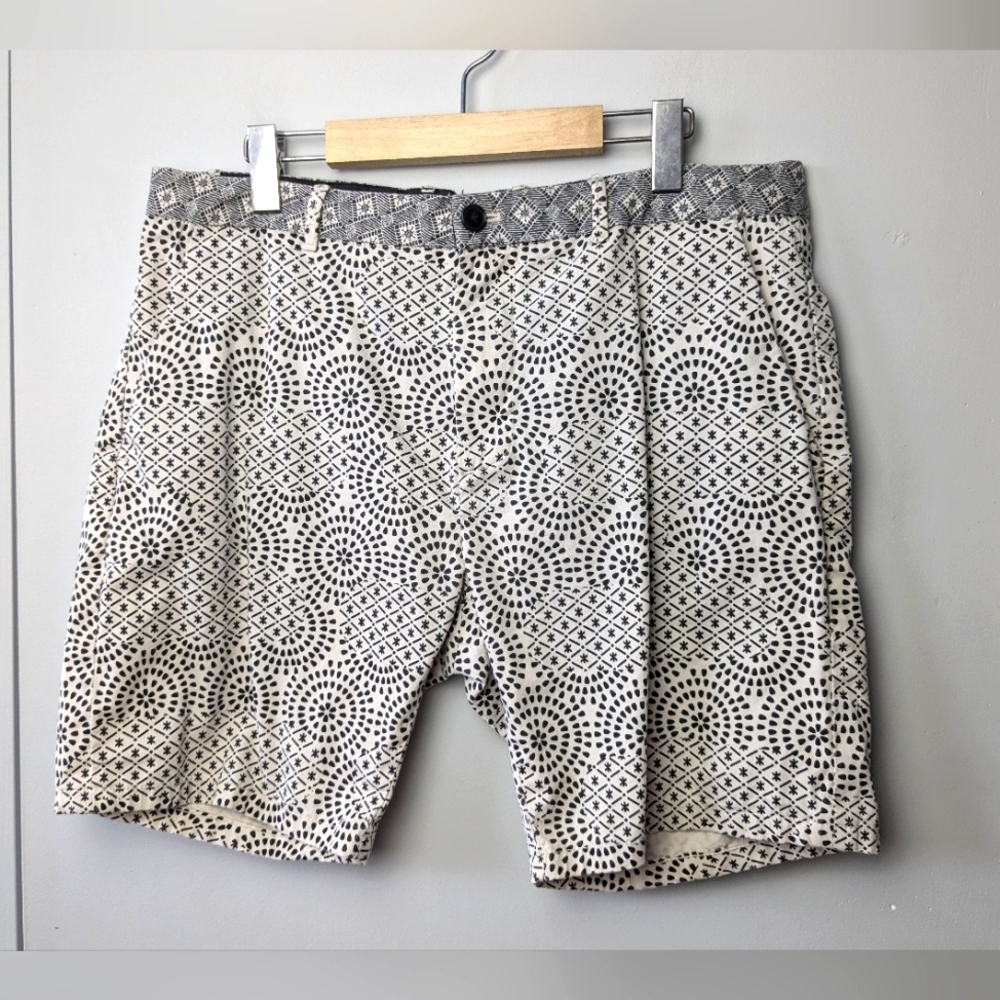 Stylish Gray Patterned Men's Shorts
